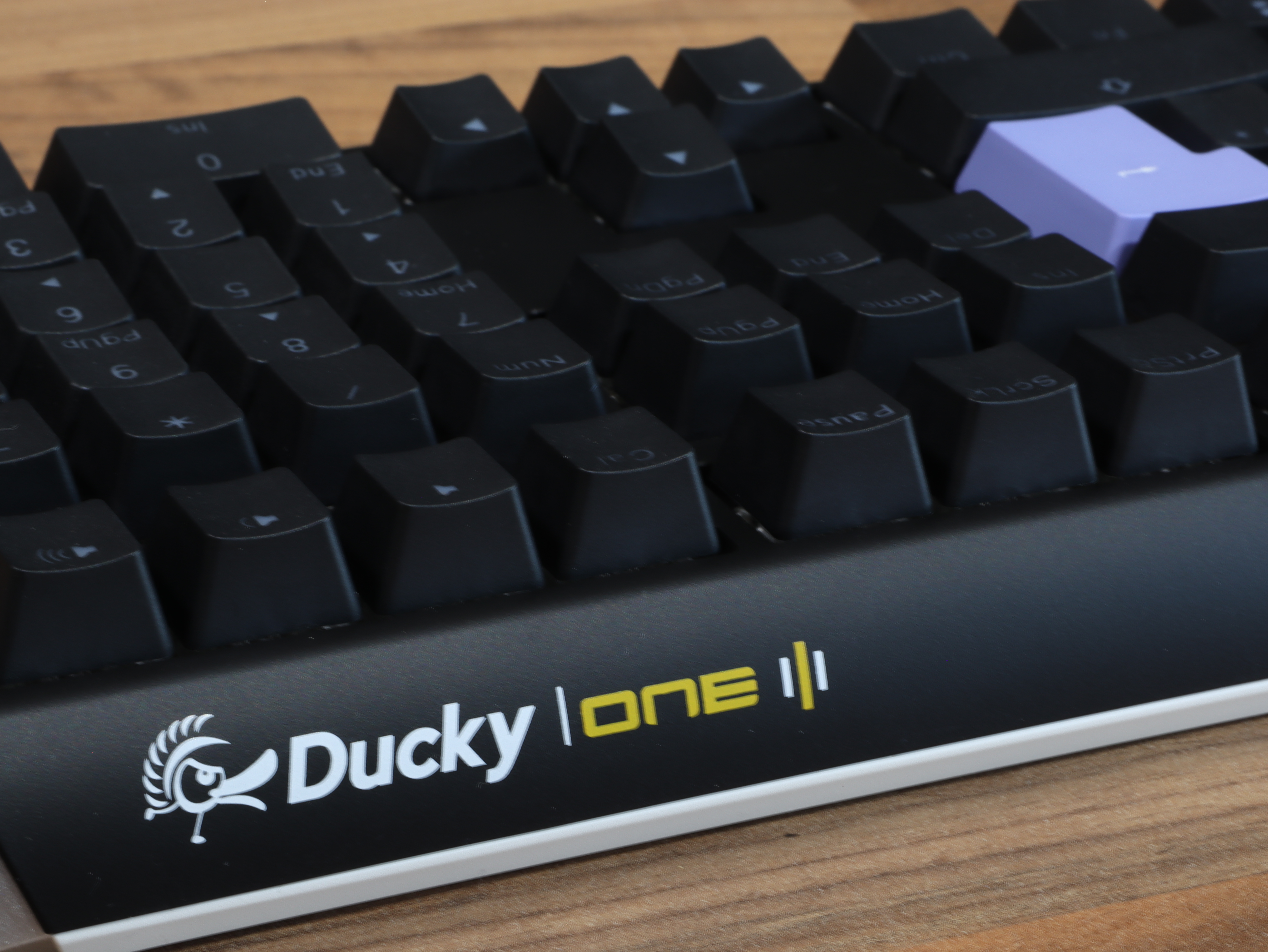 mx keycaps brown cherry double 3 swappable keyboard full-size ducky RGB usb-c one PBT mechanical.JPG